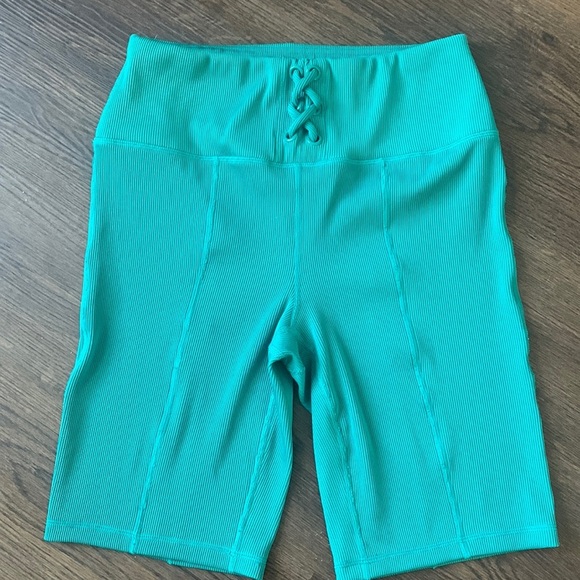 Live Well Active Pants - Live Well Active green ribbed athleisure bike shorts size M